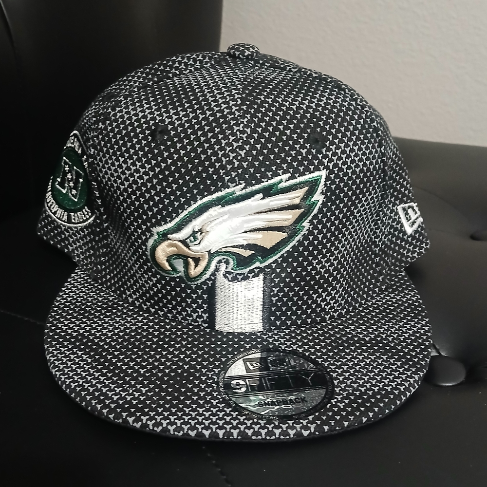 NFL Philadelphia Eagles Black and White Hat
